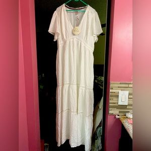 Beautiful white maxi by Knox Rose size XL